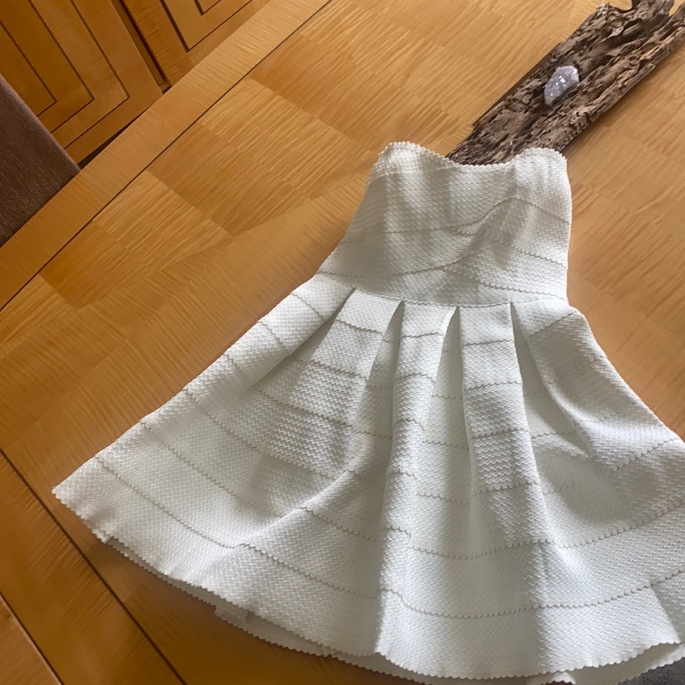 Dress - Picture 6 of 7